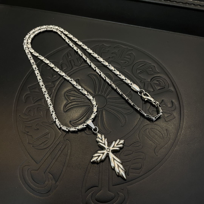 Ch*0me He**ts necklaces